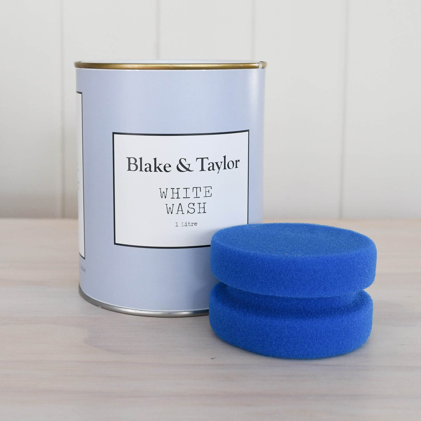 1 litre Blake & Taylor White Wash with blue sponge applicator