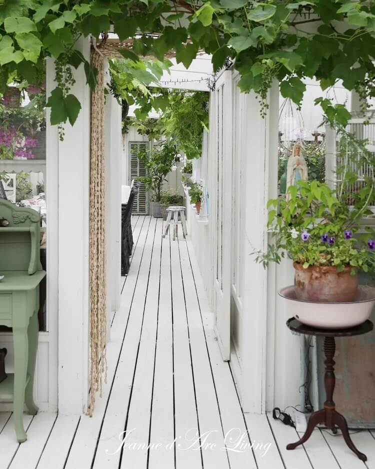 Jeanne d'Arc Living Magazine Issue 6 2026 - Blake & Taylor Chalk Furniture Paint