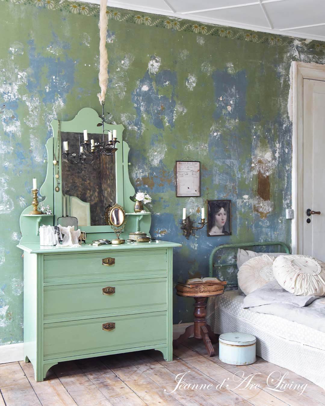 Jeanne d'arc Living Painted Furniture