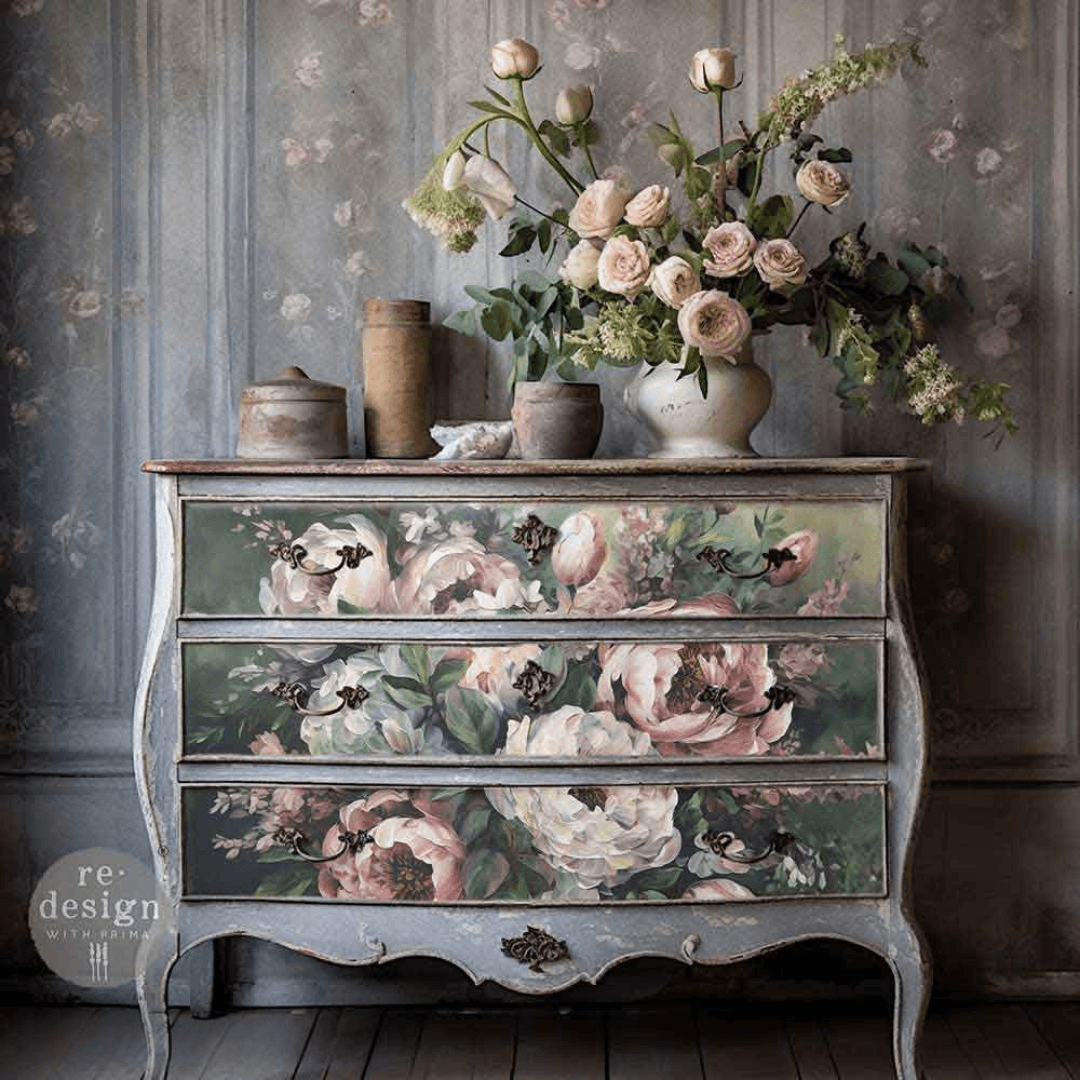 chest of drawers with Decoupage paper with bouquet of roses