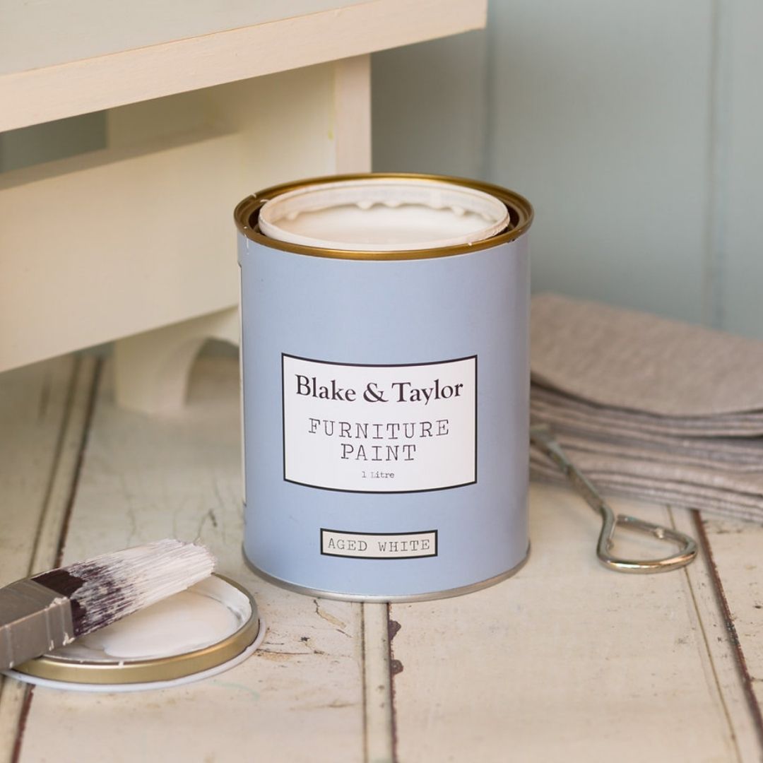 1 litre tin of Aged White Chalk Furniture Paint with brush